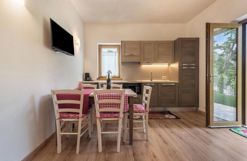 Tremosine Apartment | Apartment "Nonno Bigi Rosa" with Mountain View, Wi-Fi & Garden