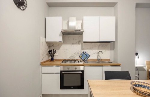 Casteldaccia Apartment | Apartment 'Naurra' with Balcony and Air Conditioning