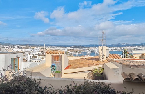 Ibiza City Centre Apartment | Apartment 'Navila' with Shared Pool, Wi-Fi and Air Conditioning