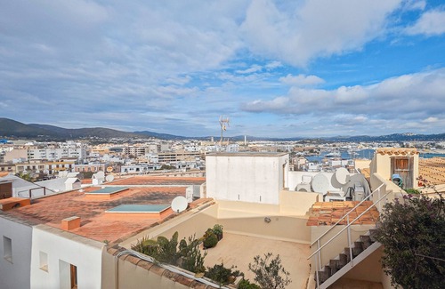 Ibiza City Centre Apartment | Apartment 'Navila' with Shared Pool, Wi-Fi and Air Conditioning