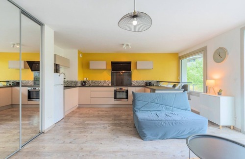 Lille Centre Ville Apartment | Apartment near metro with parking & balconies