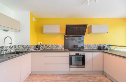 Lille Centre Ville Apartment | Apartment near metro with parking & balconies