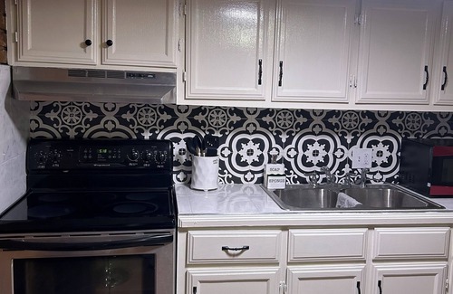 Edinburg Apartment | Apartment Near UTRGV – Walk to Campus! 5 Minute Drive!