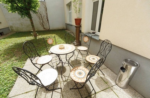 Funfhaus Apartment | Apartment No. 03 in Vienna near Schönbrunn/Westbahnhof | Keyless Check-In