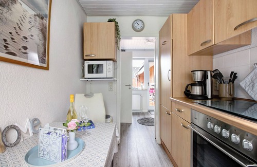 Bredstedt Apartment | Apartment 'Nordsee-Ferienwohnung Halligland' with Terrace, Private Garden and Wi-Fi
