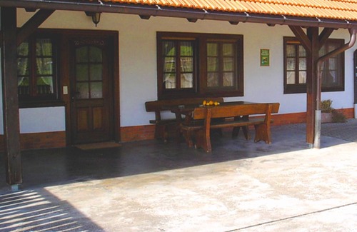 Hausach Apartment | Apartment 'Nr 2' with Shared Terrace, Shared Garden and Wi-Fi