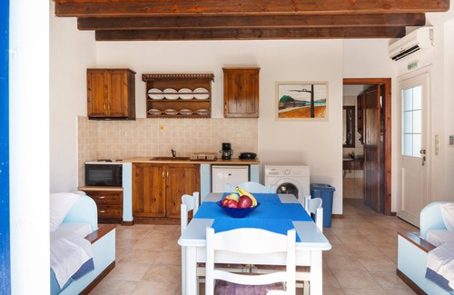 Astypalaia Apartment | Apartment 'O Mpakses' with Private Terrace, Wi-Fi and Air Conditioning