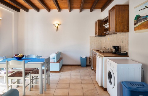 Astypalaia Apartment | Apartment 'O Mpakses' with Private Terrace, Wi-Fi and Air Conditioning