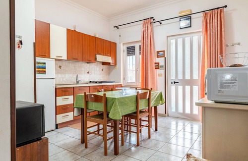 Torre Santa Sabina Apartment | Apartment 'Oasi' with Private Terrace, Wi-Fi and Air Conditioning