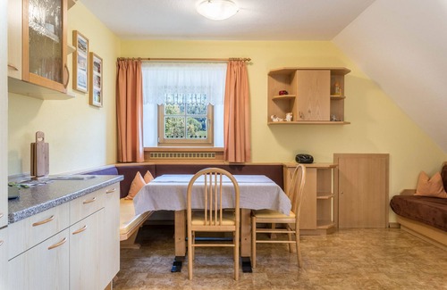 San Lorenzo di Sebato Apartment | Apartment Oberwieserhof App 3 in South Tyrol, Shared Garden & Wi-Fi