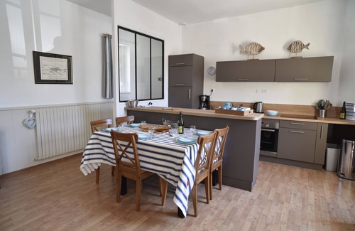 Courtoisville-Sillon-Moka Apartment | Apartment of 75m² in the Villa Sainte-Hélène (next to the Thermes)