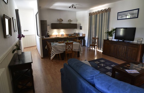 Courtoisville-Sillon-Moka Apartment | Apartment of 75m² in the Villa Sainte-Hélène (next to the Thermes)