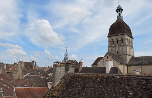Beaune City Centre Apartment | Apartment of calm character ideally placed. Ideal for lovers.