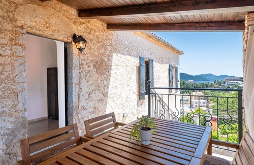 Sivota Apartment | Apartment 'Old Manor House 3' with Sea View, Wi-Fi and Air Conditioning