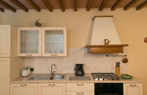 Santa Luce Apartment | Apartment "Oleandro" with Shared Garden & Wi-Fi