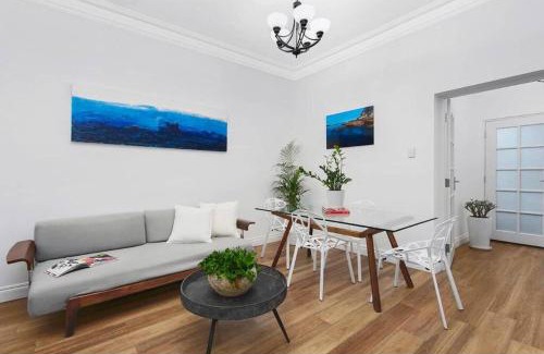 Mosman Apartment | Apartment on Balmoral Beach Hill