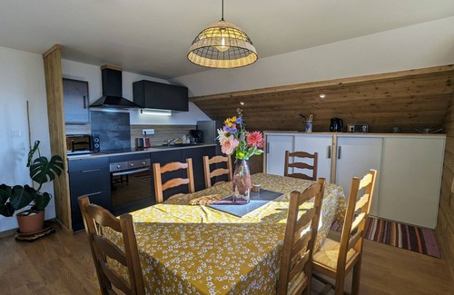 Fresse-sur-Moselle Apartment | Apartment on Vosges farm with terrace, fireplace and wifi