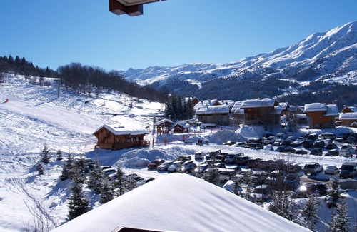 Meribel Village Apartment | Apartment on skis - south exposed with terrace, mountain view - pool & sauna