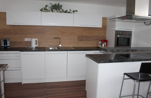 Bad Vigaun Apartment | Apartment overlooking the mountains