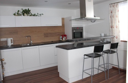 Bad Vigaun Apartment | Apartment overlooking the mountains