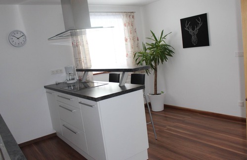 Bad Vigaun Apartment | Apartment overlooking the mountains