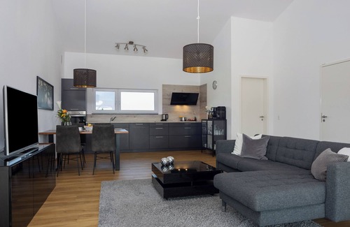 Unterschwarzach Apartment | Apartment 'Panorama' with Private Terrace, Balcony and Wi-Fi