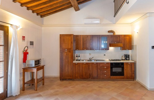 Santa Luce Apartment | Apartment 'Papavero' with Shared Pool, Wi-Fi and Air Conditioning