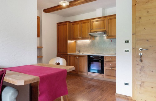 Pedraces Apartment | Apartment 'Paracia App La Vedla' with Sea View, Shared Garden and Wi-Fi