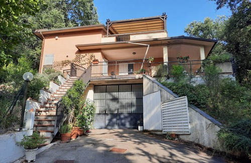 San Mariano Apartment | Apartment 'Perugia Mansarda In Villa' with Private Terrace, Shared Garden and Wi-Fi