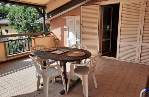 San Mariano Apartment | Apartment 'Perugia Mansarda In Villa' with Private Terrace, Shared Garden and Wi-Fi