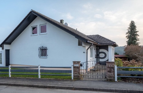 Herzogsweiler Apartment | Apartment 'Pia' with Balcony and Wi-Fi