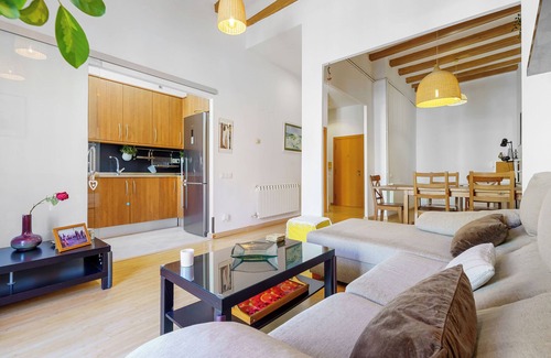 Old Town Apartment | Apartment 'Plaça La Font' with Balcony, Wi-Fi and Air Conditioning
