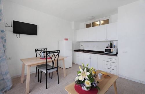 Alojera Apartment | Apartment 'Playa Azul - 8' with Sea Views, Private Terrace and Wi-Fi