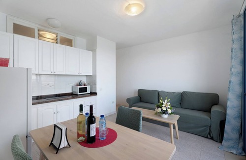 Alojera Apartment | Apartment 'Playa Azul - 9' with Sea Views, Private Terrace and Wi-Fi