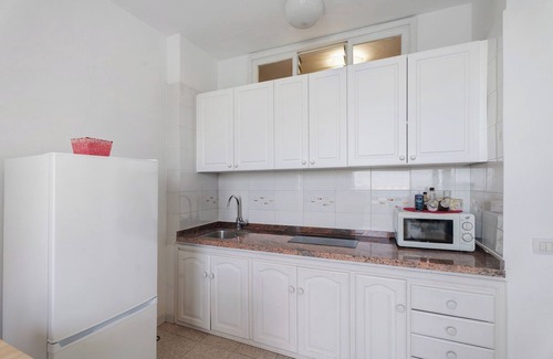 Alojera Apartment | Apartment 'Playa Azul - 9' with Sea Views, Private Terrace and Wi-Fi