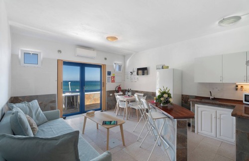 Alojera Apartment | Apartment 'Playa Azul - 2' with Sea View, Wi-Fi and Air Conditioning