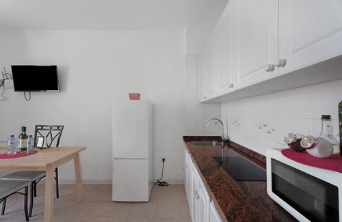 Alojera Apartment | Apartment 'Playa Azul - 10' with Sea Views, Private Terrace and Wi-Fi