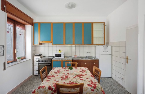 Bomerano Apartment | Apartment 'Positano Vista Monti' with Shared Garden, Balcony and Wi-Fi