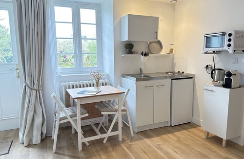 Clohars-Carnoet Apartment | Apartment 'Prat Bras - T1 Cocooning' with Shared Garden and Wi-Fi