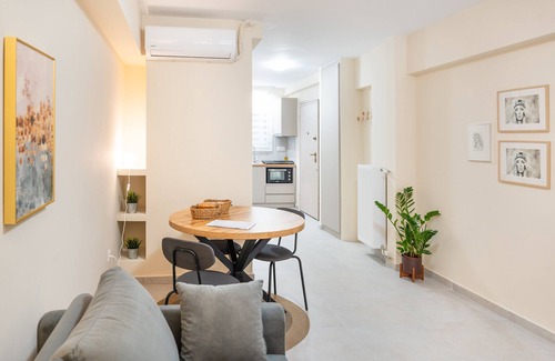 Piraeus Apartment | Apartment 'Praxitelous 141 City' with Wi-Fi and Air Conditioning