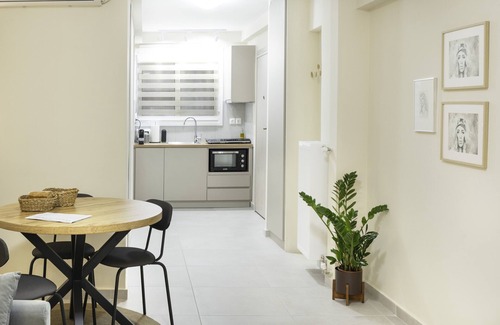 Piraeus Apartment | Apartment 'Praxitelous 141 City' with Wi-Fi and Air Conditioning
