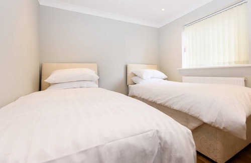 Norwich Apartment | Apartment- Private Bathroom-Street View-D