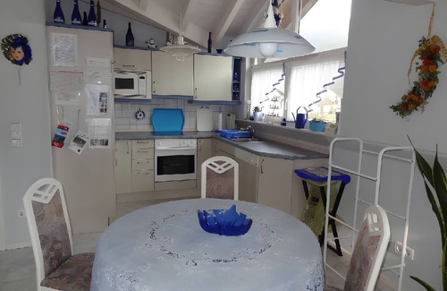Hofstetten Apartment | Apartment 'Puppenstube' with Balcony and Wi-Fi