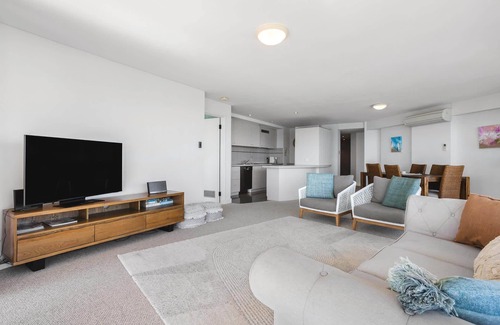 Scarborough Apartment | Apartment R306 - ultimate beachfront destination!