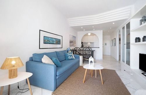 Jesolo Apartment | Apartment 'Relaxing' with Sea View, Shared Pool and Wi-Fi
