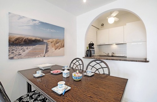 Jesolo Apartment | Apartment 'Relaxing' with Sea View, Shared Pool and Wi-Fi