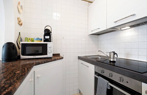 Jesolo Apartment | Apartment 'Relaxing' with Sea View, Shared Pool and Wi-Fi