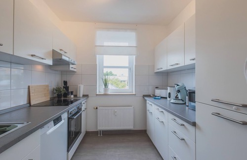 Norderstedt Apartment | Apartment 'Rentaflat Hamburg 01 Am Bahnhof' with Balcony and Wi-Fi