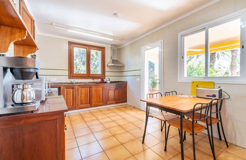Cala Santany Villa | Apartment 'Residencial Planta Baja Cerca Playa' with Sea View, Wi-Fi and Air Conditioning