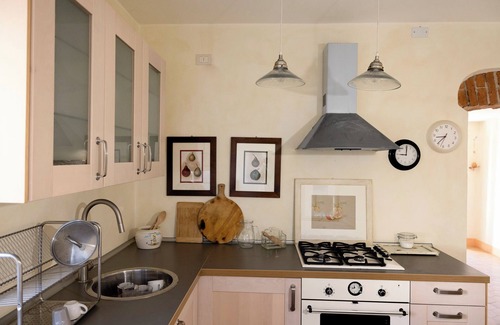 Campochiesa Apartment | Apartment "Residenza Stoechas" with Sea View, Wi-Fi, Garden & Terrace